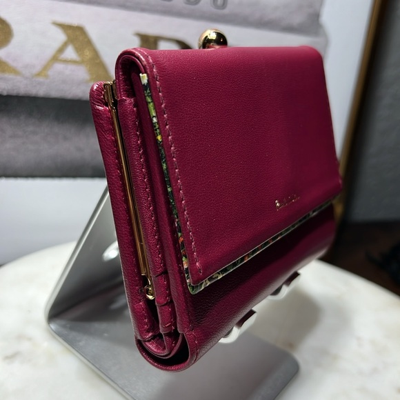 Paul Smith Garden Floral Trim, Bifold Wallet, Clasp, red burgundy EUC - Picture 5 of 15